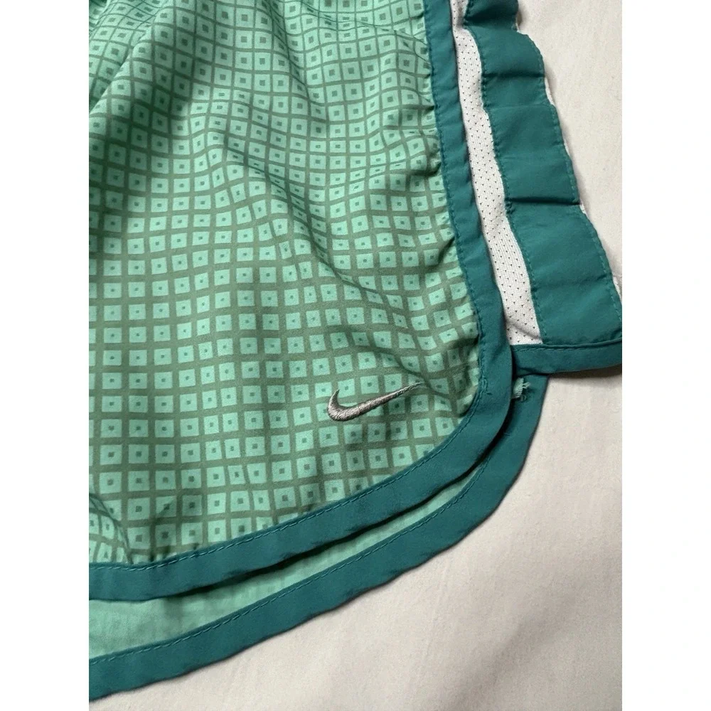 Nike Dri Fit Athletic Shorts Women's Size Small Green Pockets